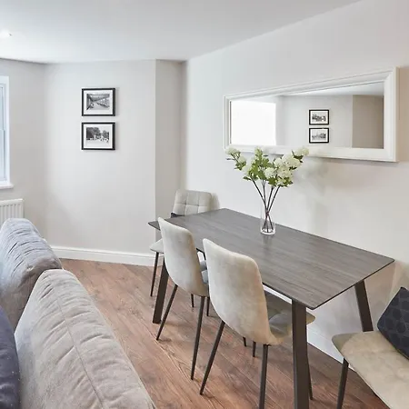 Host & - The Garden Apartment