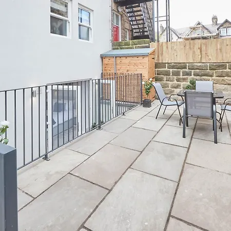 Host & - The Garden Apartment